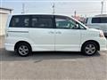 2007 Toyota Voxy