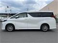 2022 Toyota Alphard Hybrid
