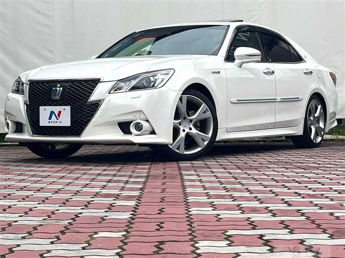 2013 Toyota Crown Hybrid