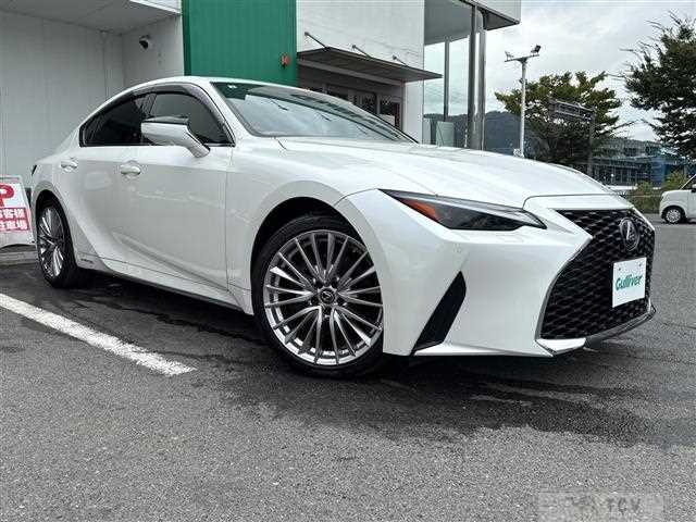 2021 Lexus IS