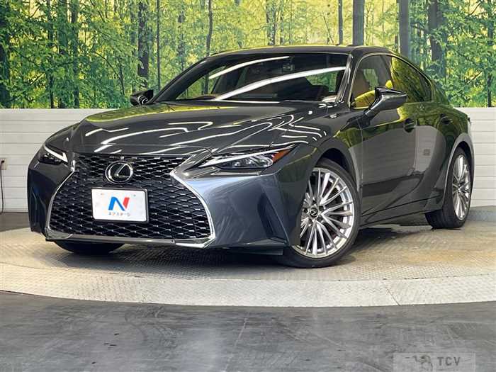 2022 Lexus IS
