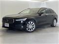 2022 Volvo V90