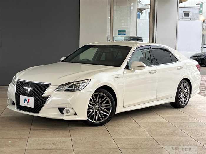 2013 Toyota Crown Hybrid