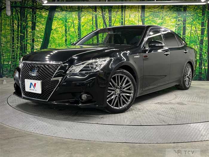 2013 Toyota Crown Hybrid