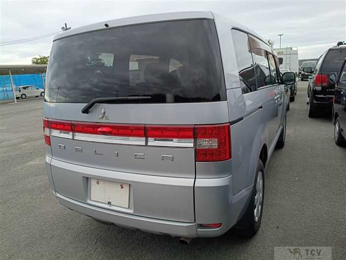 2016 Mitsubishi Delica D5