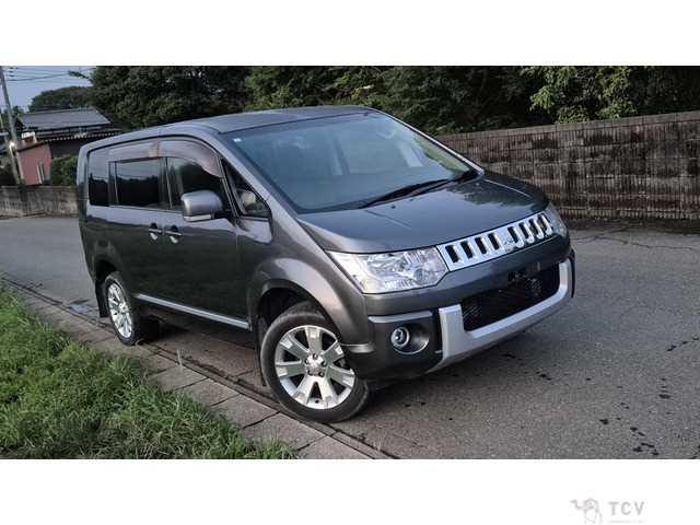 2015 Mitsubishi Delica D5