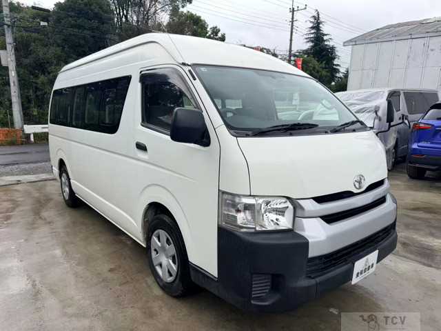 2017 Toyota Hiace Commuter