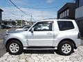 2017 Mitsubishi Pajero
