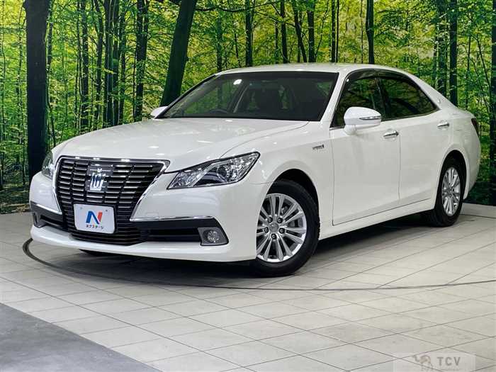 2013 Toyota Crown Hybrid
