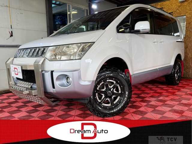 2012 Mitsubishi Delica D5