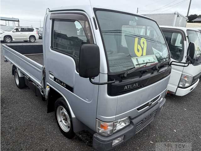2004 Nissan Atlas
