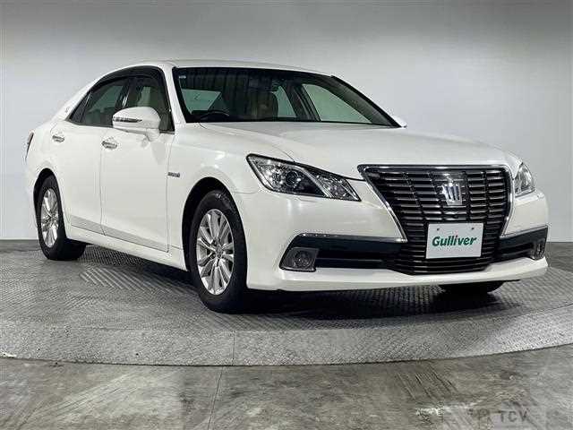 2014 Toyota Crown Hybrid