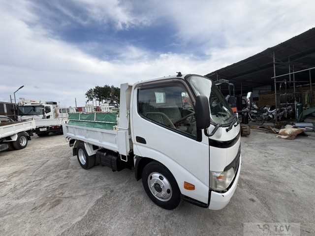 2010 Hino Dutro