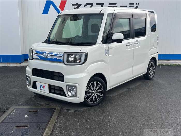 2018 Toyota PIXIS MEGA