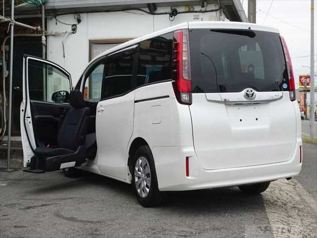 2014 Toyota Noah