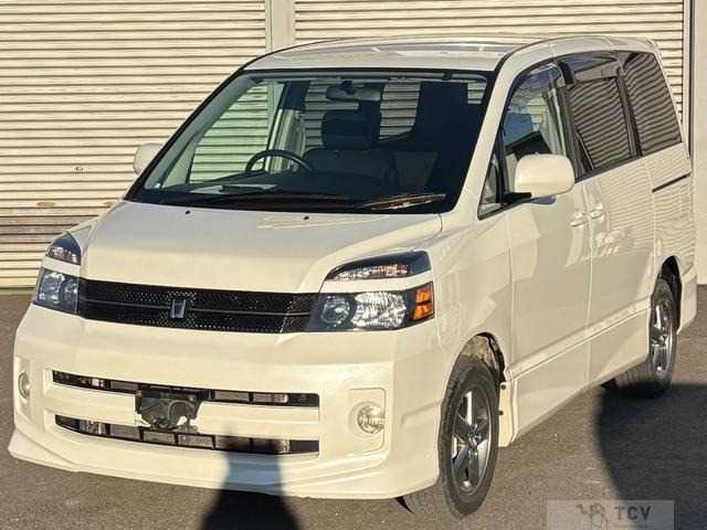 2005 Toyota Voxy