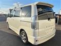 2005 Toyota Voxy
