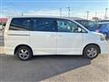 2005 Toyota Voxy