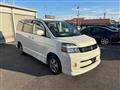 2005 Toyota Voxy
