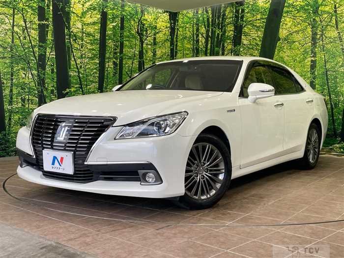 2013 Toyota Crown Hybrid