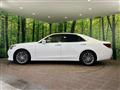 2013 Toyota Crown Hybrid