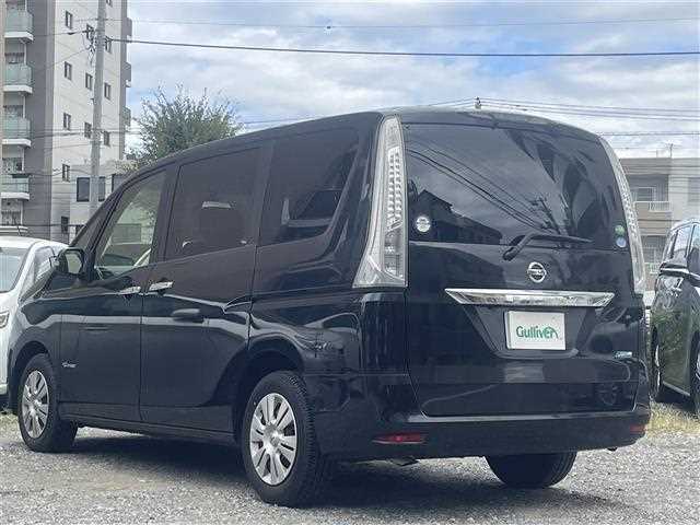 Nissan Serena 2014 photo 2