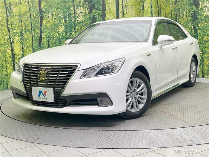 2013 Toyota Crown Hybrid