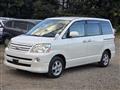 2005 Toyota Noah