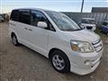 2005 Toyota Noah