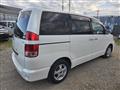 2005 Toyota Noah