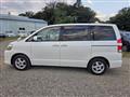 2005 Toyota Noah