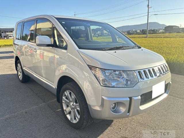 2015 Mitsubishi Delica D5