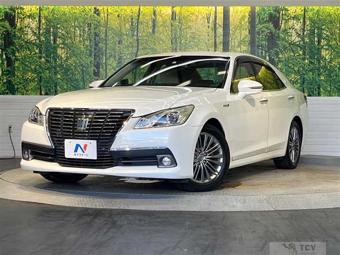 2013 Toyota Crown Hybrid