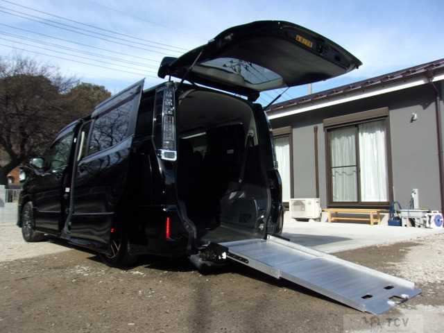 2014 Toyota Voxy