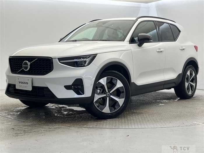 2025 Volvo XC40