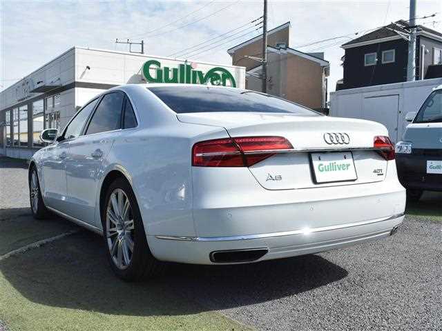 Audi A8 2014 photo 2