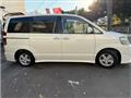 2005 Toyota Noah