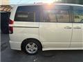 2005 Toyota Noah
