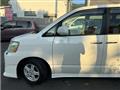 2005 Toyota Noah