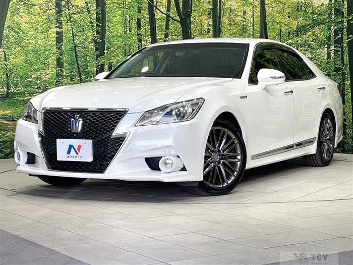 2013 Toyota Crown Hybrid