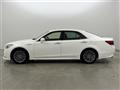 2013 Toyota Crown Hybrid