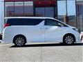 2017 Toyota Alphard Hybrid