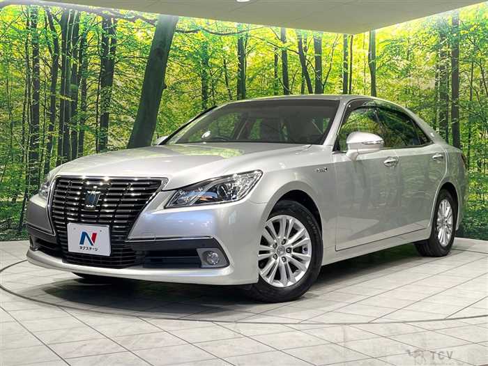 2013 Toyota Crown Hybrid