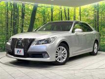 2013 Toyota Crown Hybrid