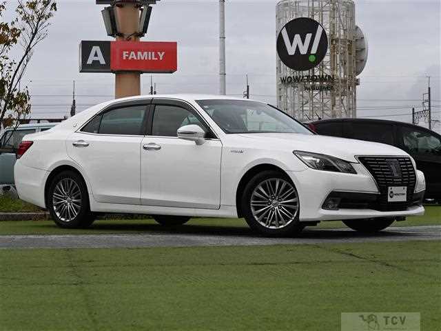 2015 Toyota Crown Hybrid