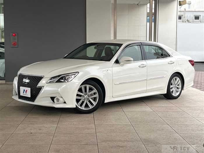 2013 Toyota Crown Hybrid