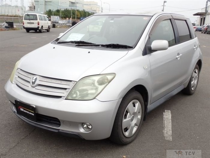 2004 Toyota IST