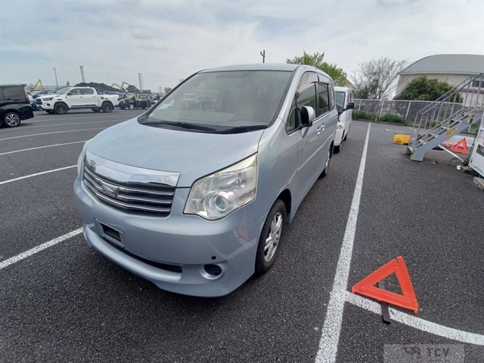 2012 Toyota Noah