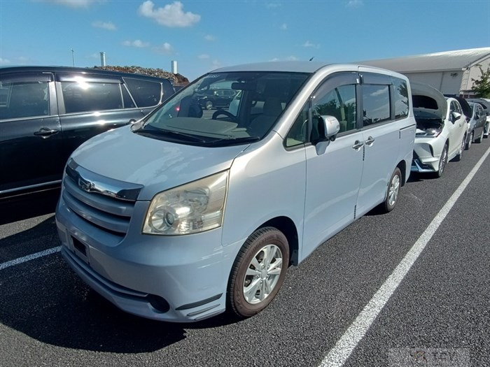 2009 Toyota Noah