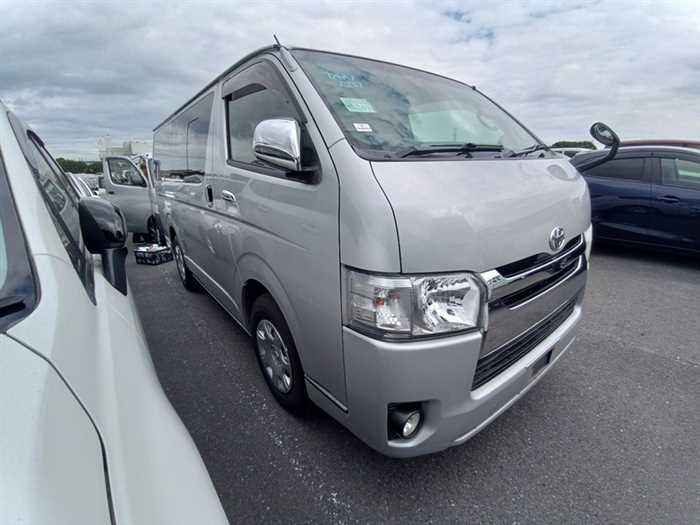 Toyota Hiace 2016 photo 2